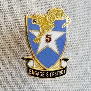 United States VTG Military Army Enamel Pin Engage & Destroy 5th AIT Brigade RARE
